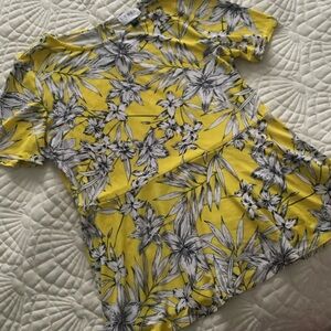 Label by 5 twelve top. Short sleeve. Size L